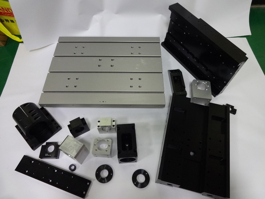 Peças de metal de usinagem de precisão tombada UG CNC peças de titânio anodizadas