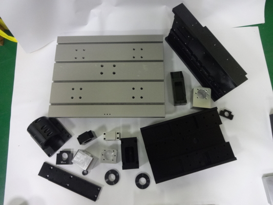 Peças de metal de usinagem de precisão tombada UG CNC peças de titânio anodizadas