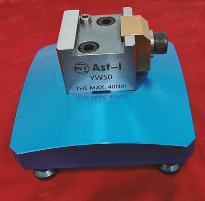 Fresadora de peças pequenas com fixação de alumínio superduro 5 eixos